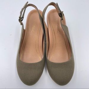 Vionic Coralina Green Canvas Slingback Espadrille 6 Wide‎
